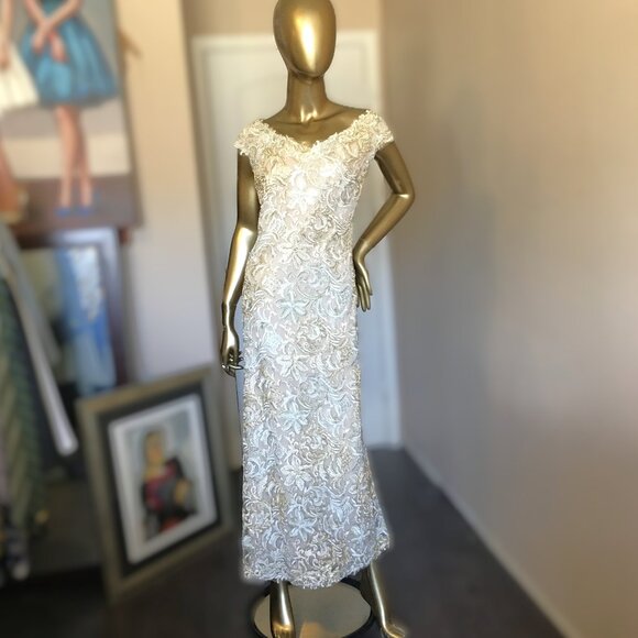 TADOSHI SHOJI Gold & Cream Blanchett Metallic V-Neck Gown - Picture 2 of 16